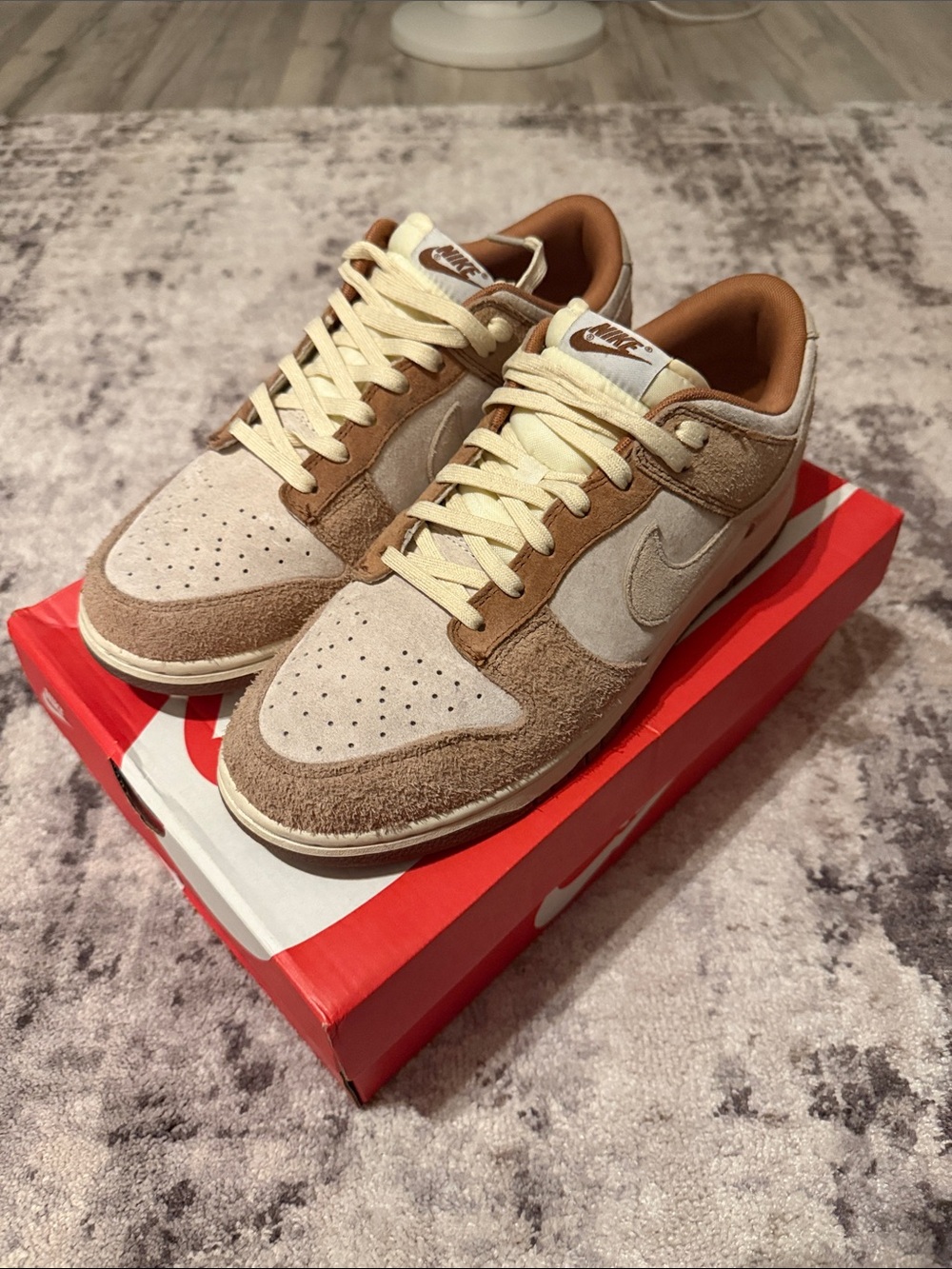 Nike Men’s Low-Top Dunk Suede Sneakers - Cream & Brown